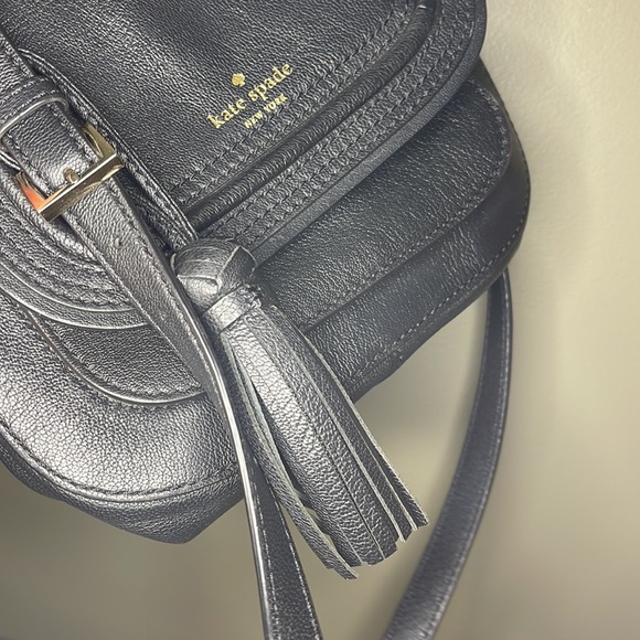 Kate spade cross body bag with tassel and gold accents - Picture 3 of 6